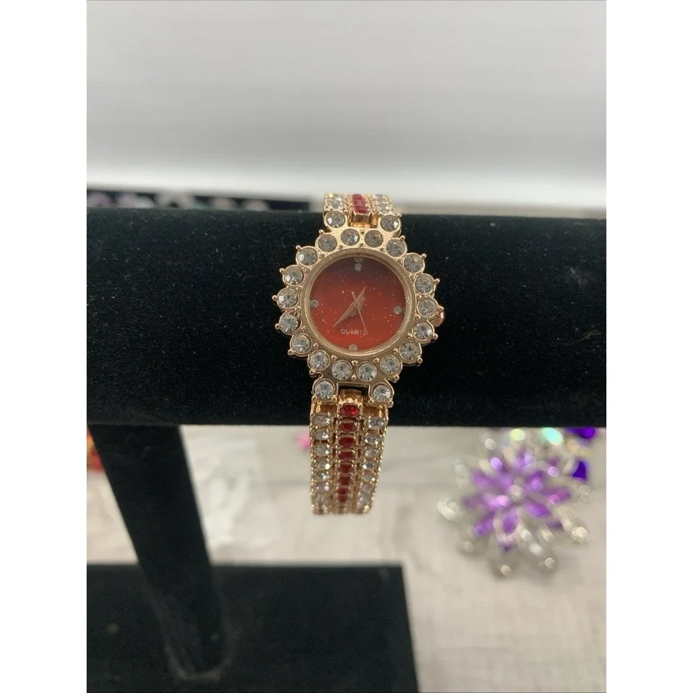 Women's Red Gemmed Quartz Wristwatch Gold Tone‎ Metal Bracelet Analog Dress